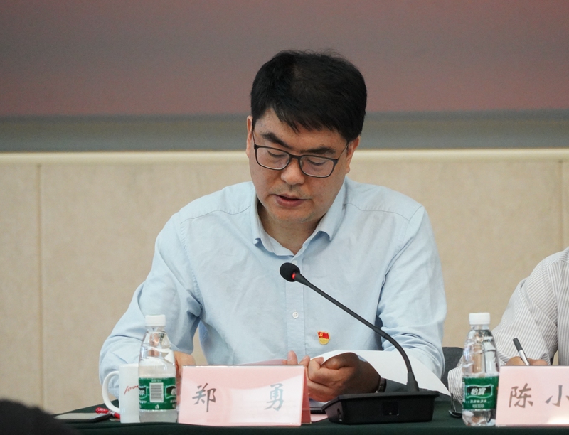 商务印书馆副总编辑郑勇同志传达贾育林组长讲话精神