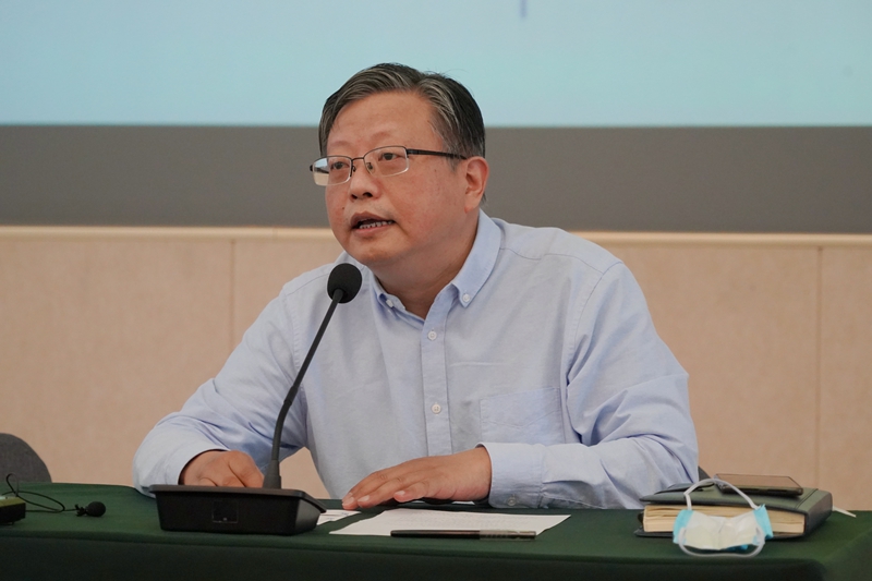 商务印书馆执行董事,党委书记顾青主持讲座